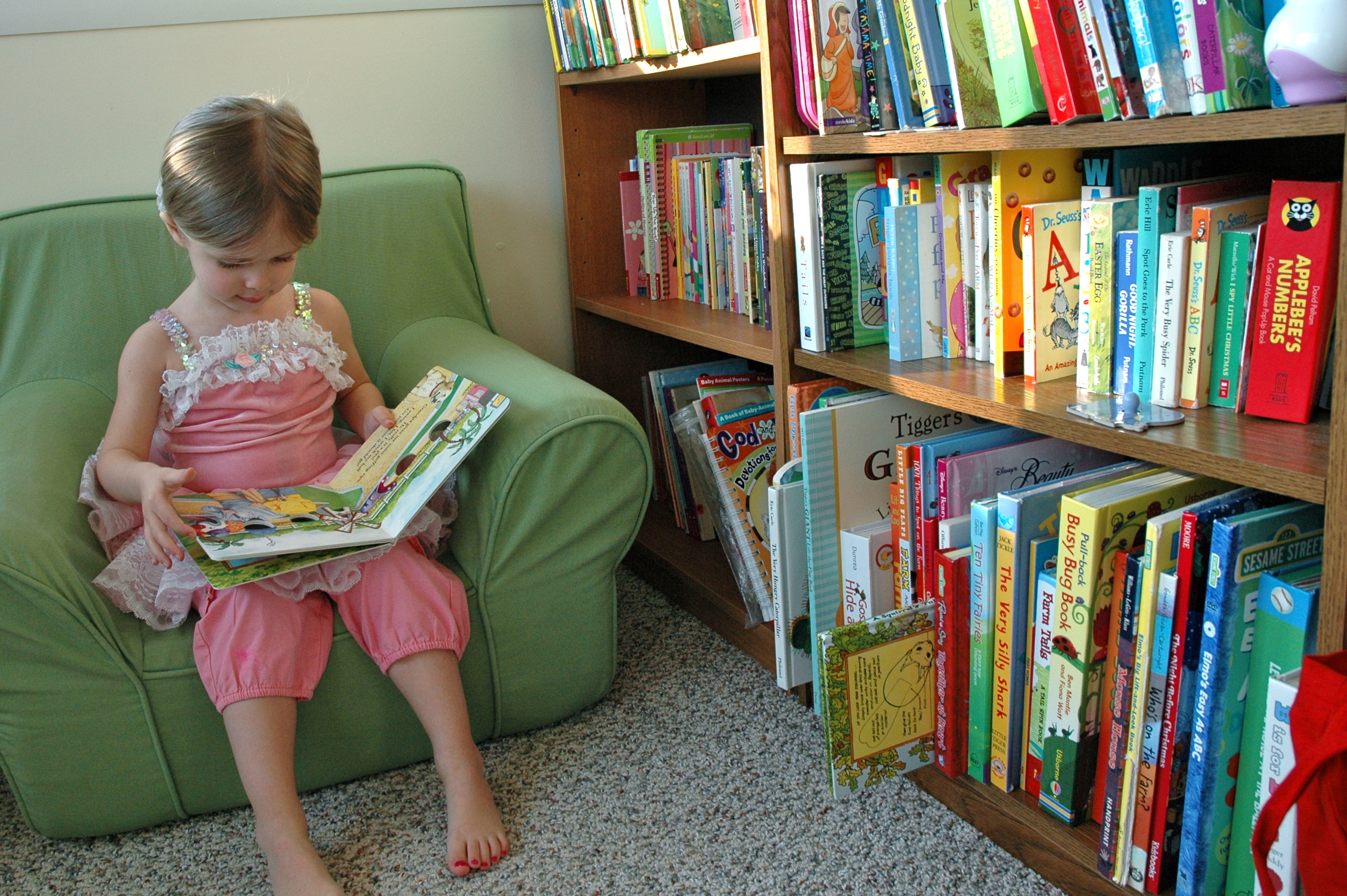Tủ sách gia đình - kho tàng cho trẻ khám phá thế giới mỗi ngày