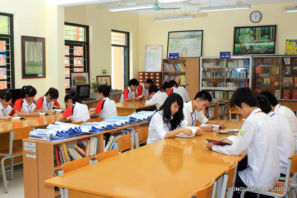 Cơ sở vật hóa học ngôi trường trung học phổ thông Phan Huy Chú, ngôi trường công lập rất tốt quận Quận Đống Đa, thủ đô (Ảnh: trang web ngôi nhà trường)