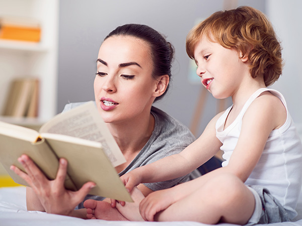 8 lý do phổ biến cha mẹ không đọc sách cho con và cách khắc phục (Ảnh: OzLabels)