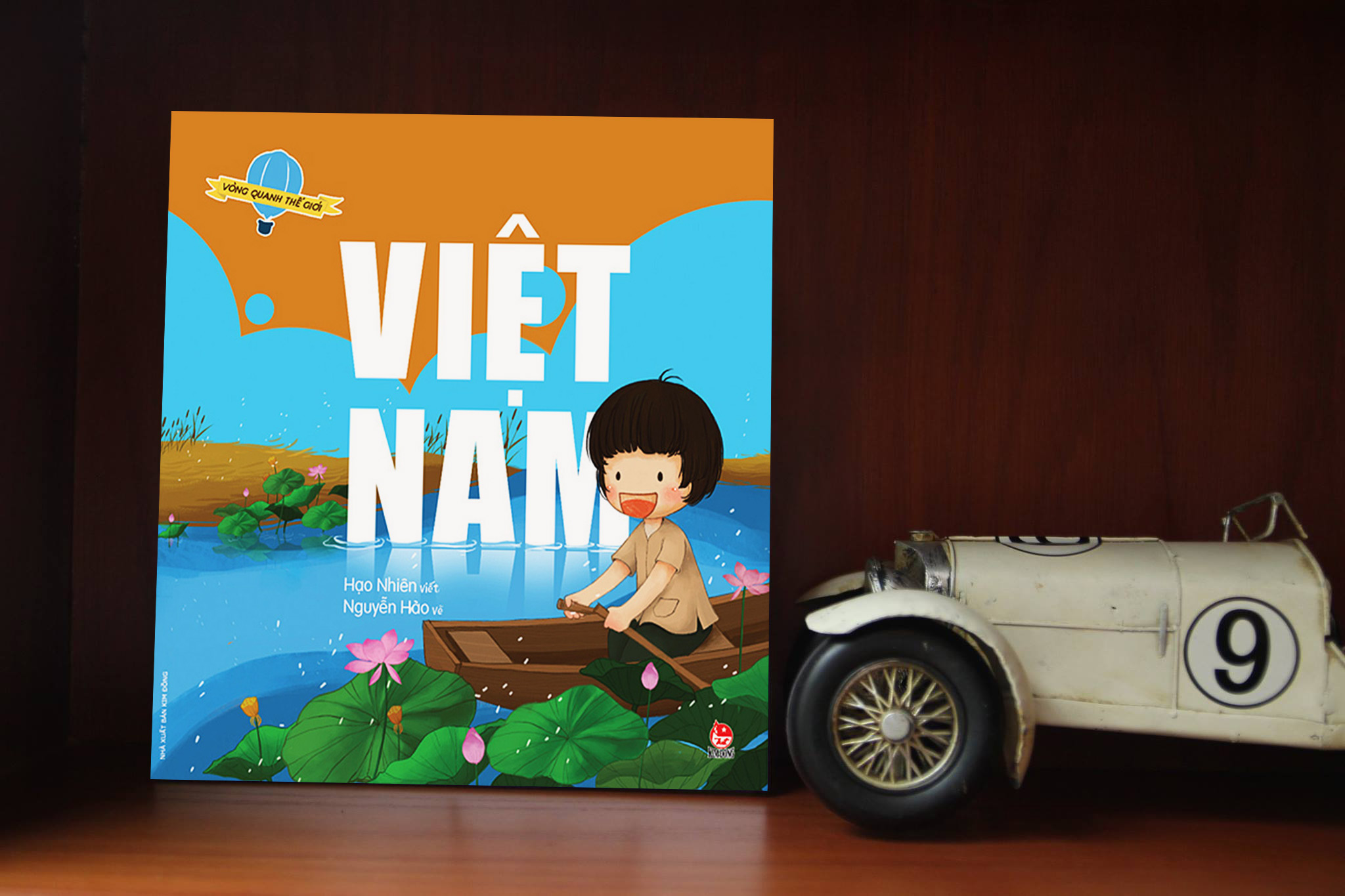 Sách về quê hương, đất nước cho bé dịp lễ 2/9 - Vòng quanh thế giới - Việt Nam (Ảnh: Adayroi)